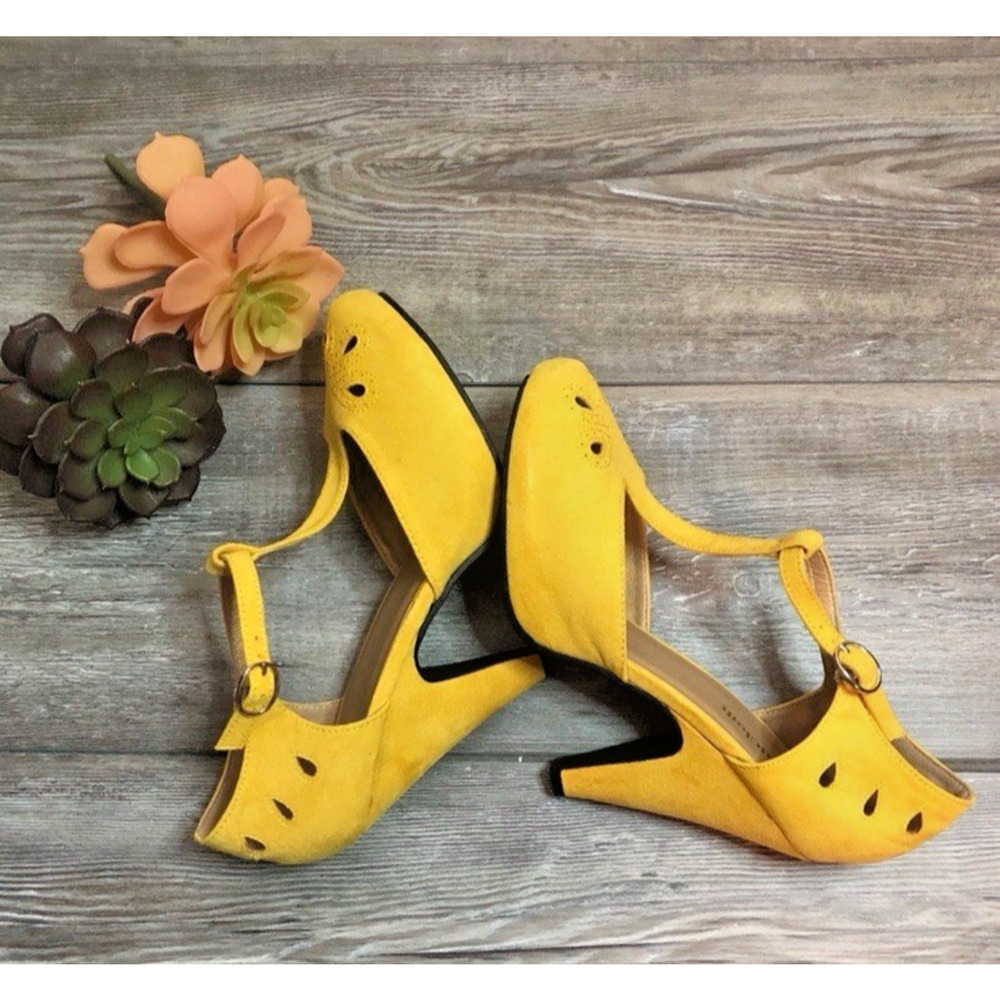 Mustard Yellow Women's 9 ModCloth “Zest Is History” T Strap Heel Retro Funky